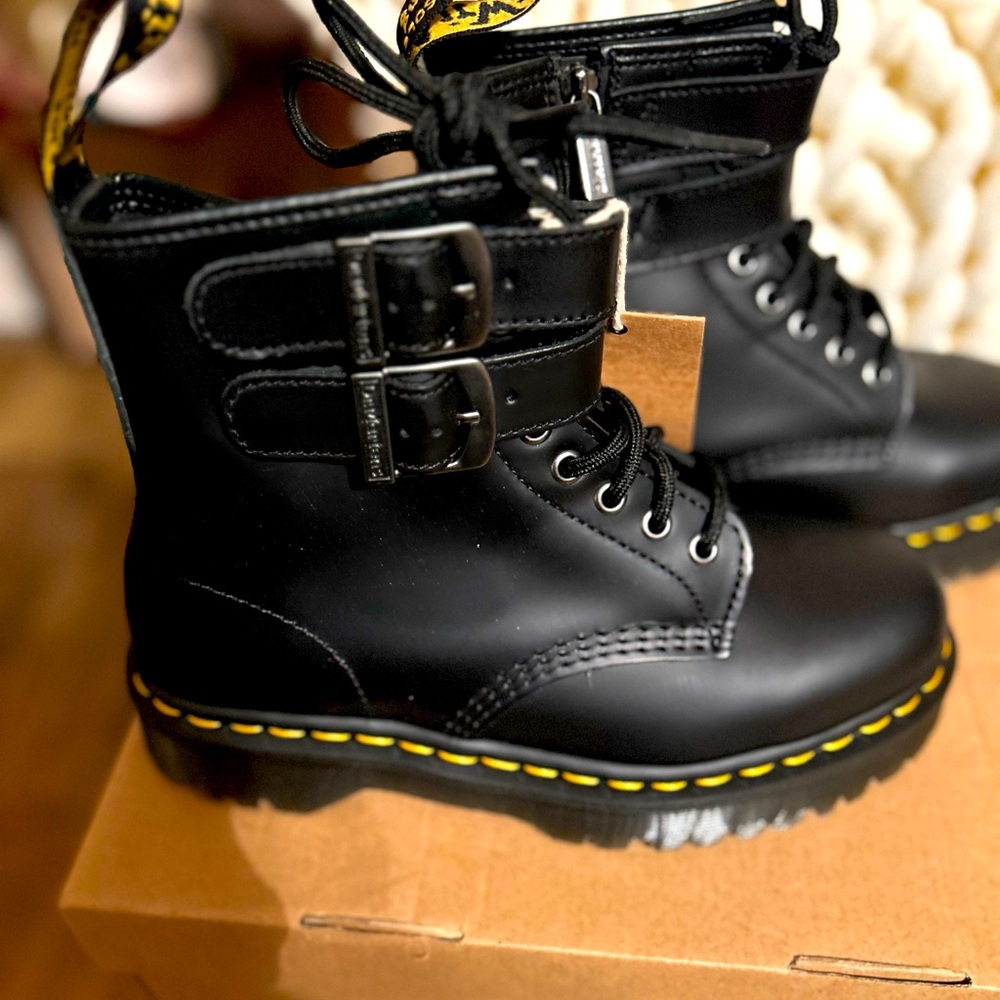 NWT women’s Doc Martens